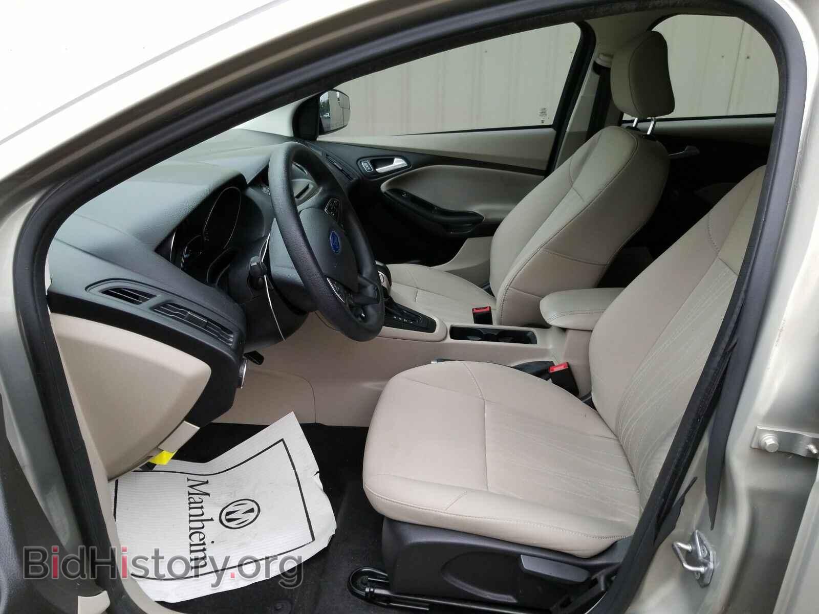 2016 Ford Focus - VIN: 1FADP3F22GL304257 - Photo 3