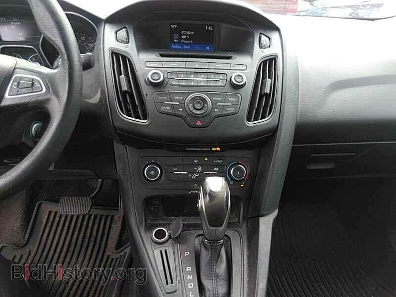 2016 Ford Focus - VIN: 1FADP3F23GL232310 - Photo 4