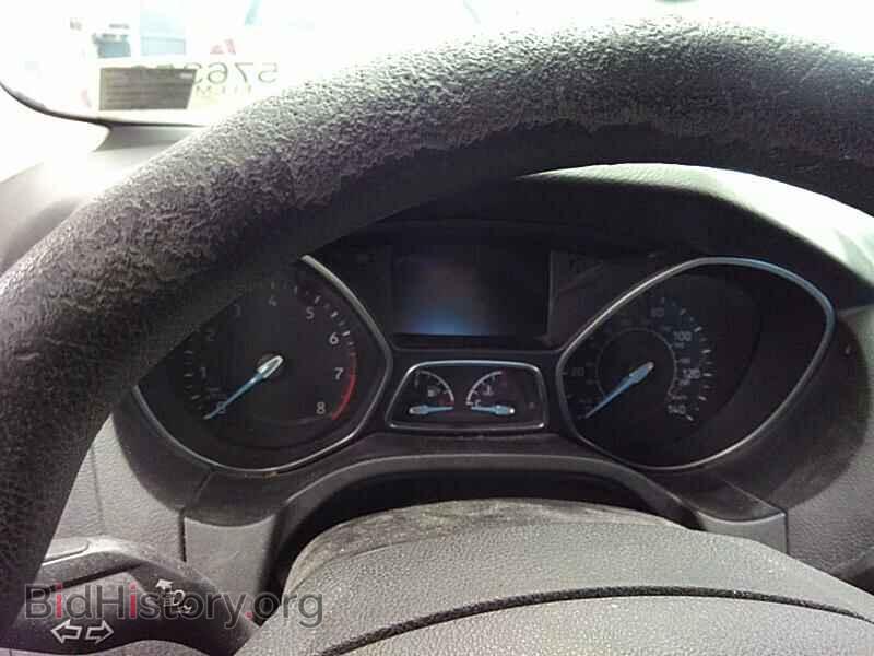2016 Ford Focus - VIN: 1FADP3F23GL232310 - Photo 8