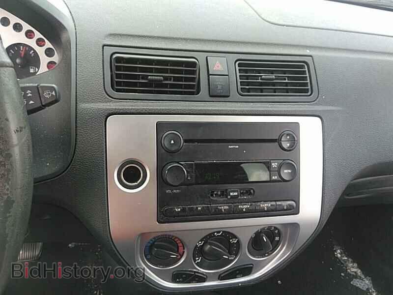 2007 Ford Focus - VIN: 1FAFP37N87W193603 - Photo 4