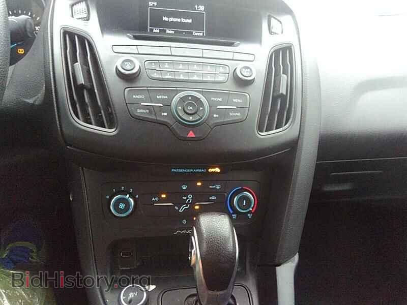 2017 Ford Focus - VIN: 1FADP3F21HL219704 - Фото 4