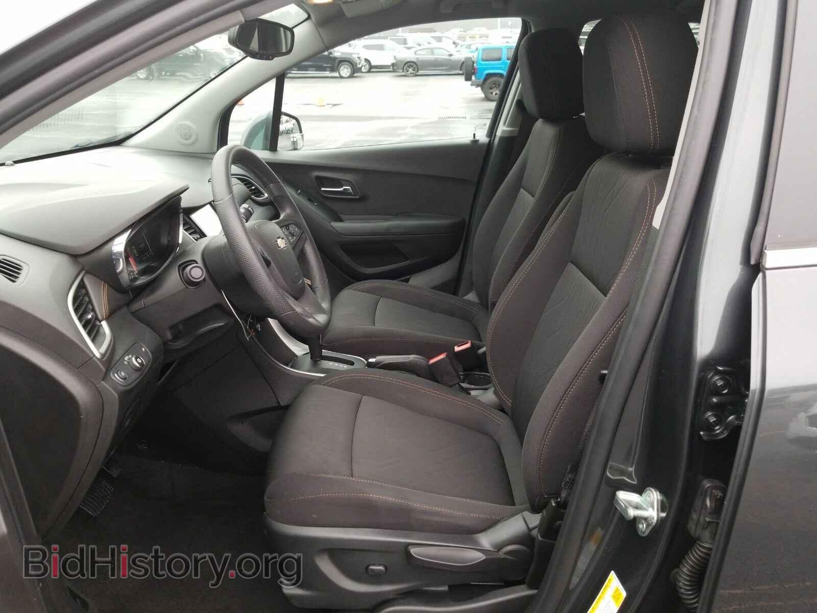 2017 Chevrolet Trax - VIN: 3GNCJPSB2HL194070 - Фото 3