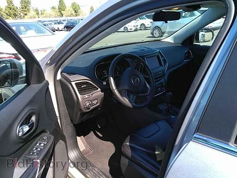 2019 Jeep Cherokee - VIN: 1C4PJLLB2KD154862 - Фото 3