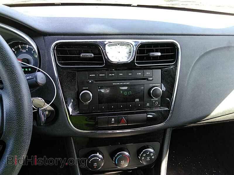 2013 Chrysler 200 - VIN: 1C3CCBAB8DN611584 - Фото 4