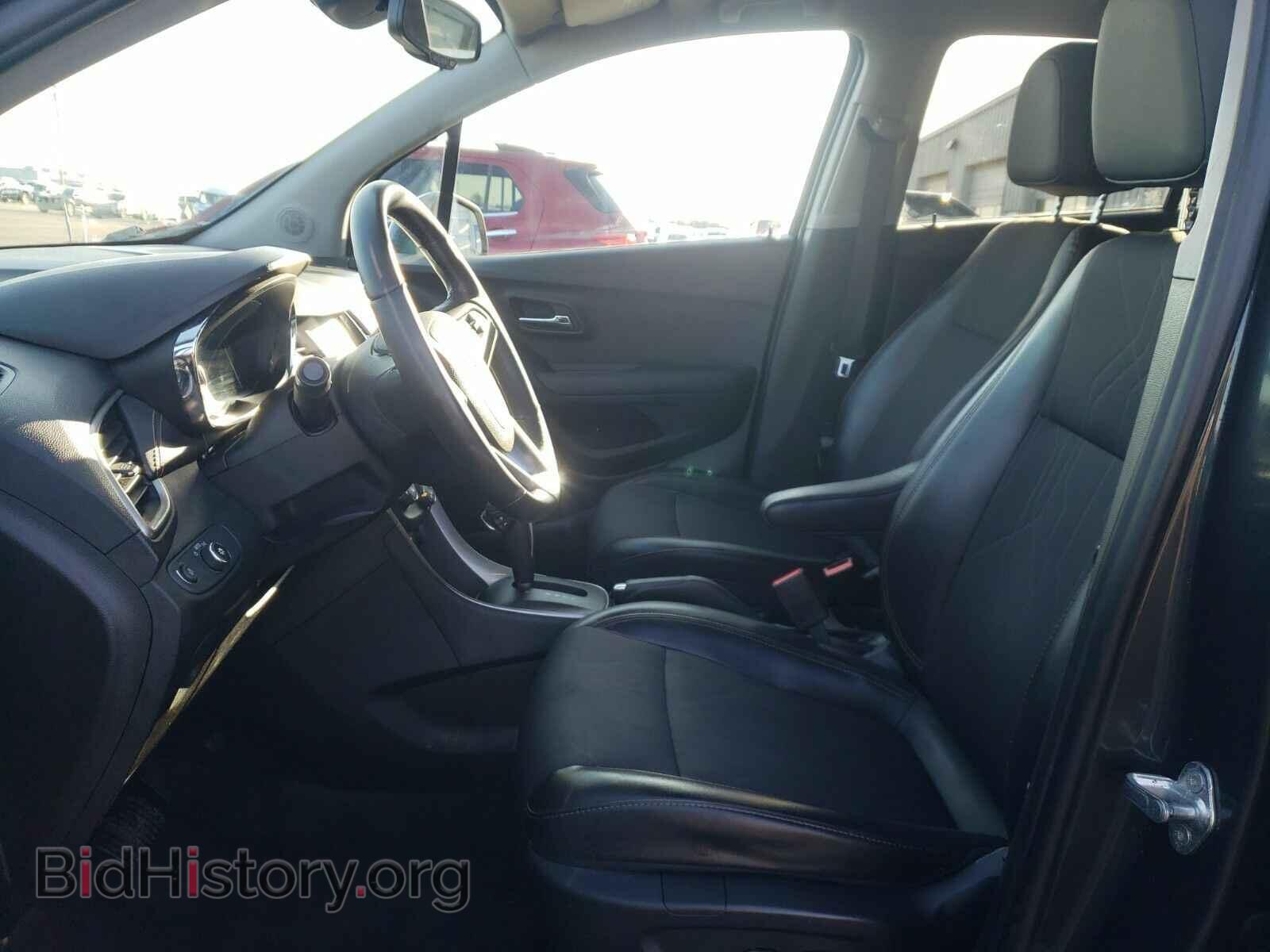 2017 Chevrolet Trax - VIN: 3GNCJPSB8HL149831 - Фото 3