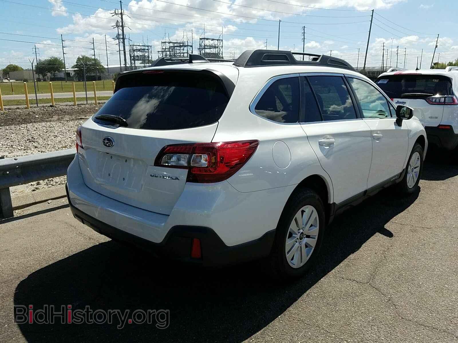 2018 Subaru Outback - VIN: 4S4BSAFCXJ3277776 - Фото 2