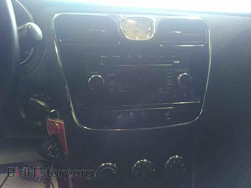 2011 Chrysler 200 - VIN: 1C3BC2EG0BN560368 - Фото 4