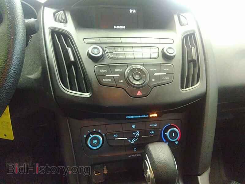 2018 Ford Focus - VIN: 1FADP3E23JL330827 - Фото 4