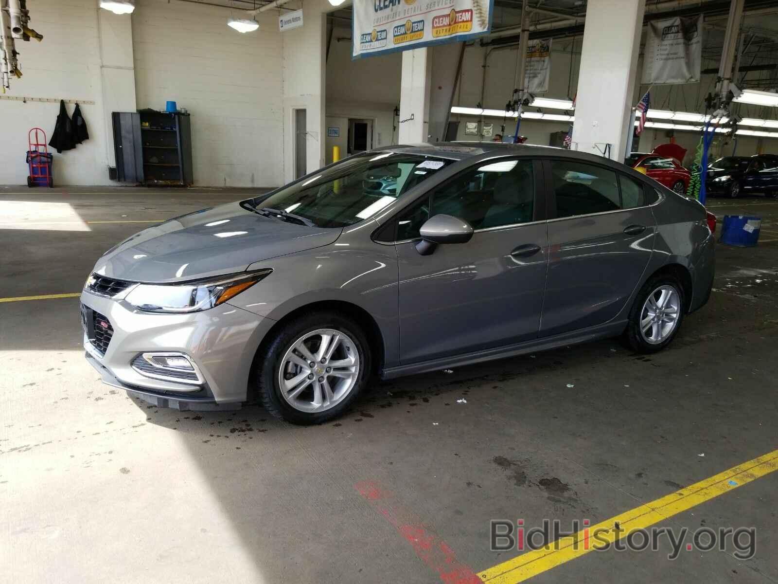 Photo 1G1BE5SM7H7174909 - Chevrolet Cruze 2017