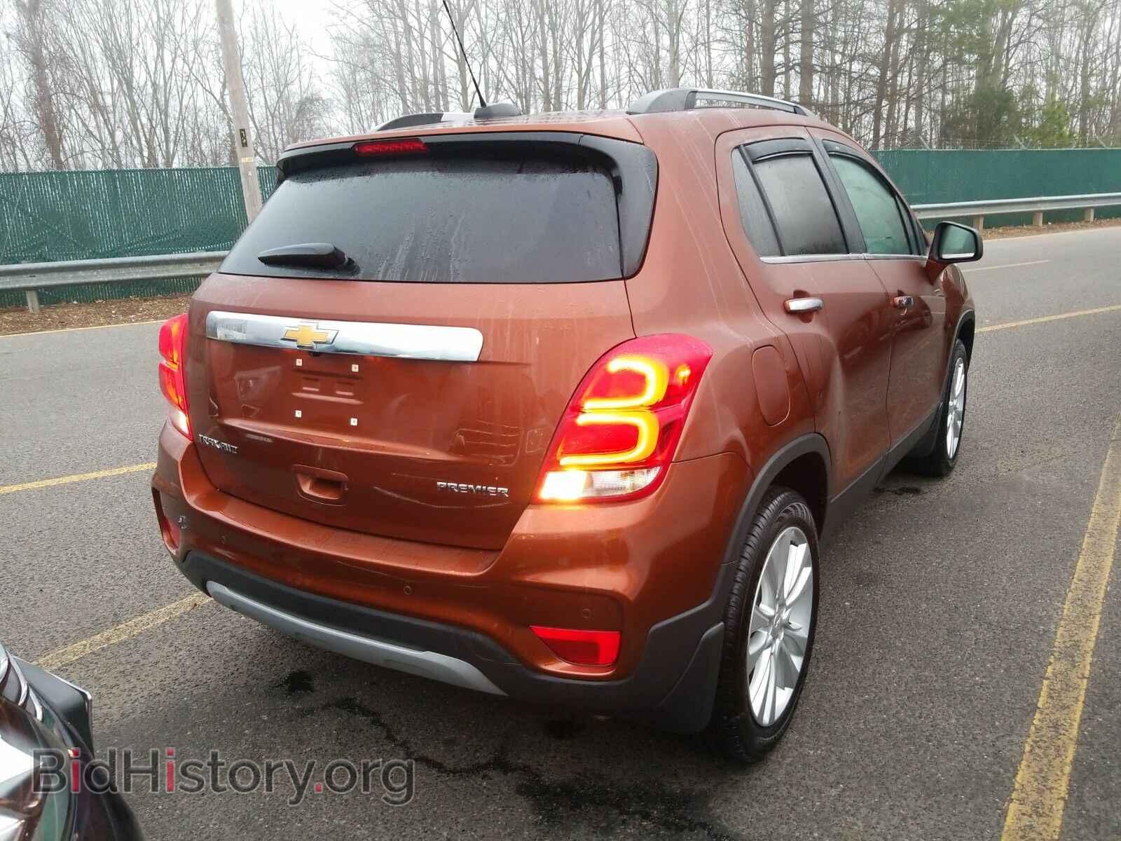 2019 Chevrolet Trax - VIN: 3GNCJRSB3KL242047 - Фото 2