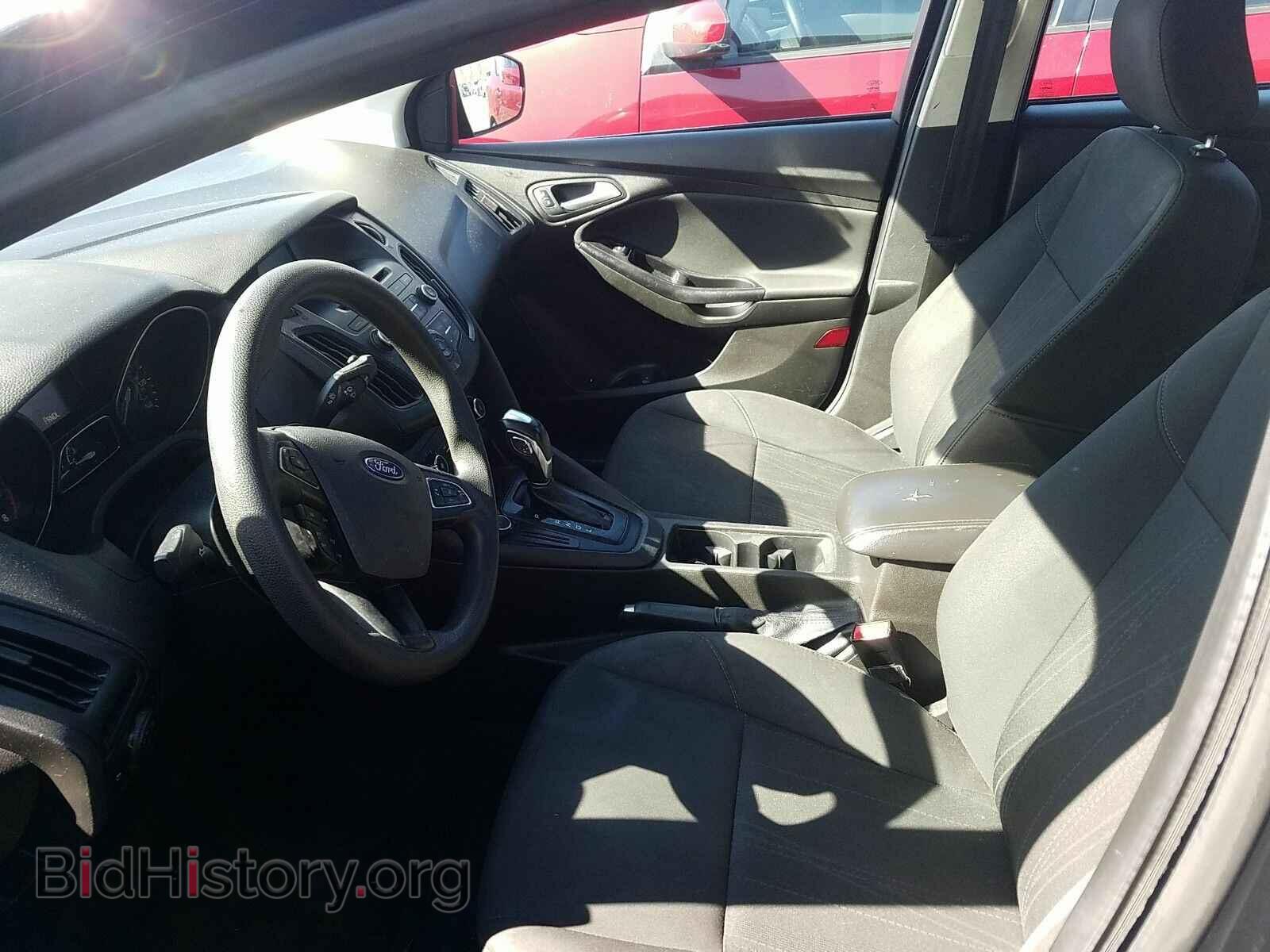 2016 Ford Focus - VIN: 1FADP3F28GL292292 - Photo 3