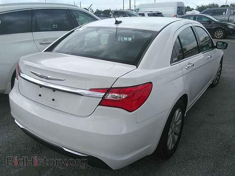 2013 Chrysler 200 - VIN: 1C3CCBCG8DN592463 - Фото 2