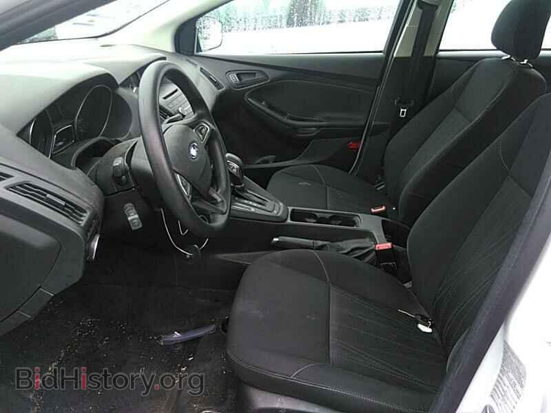 2016 Ford Focus - VIN: 1FADP3E28GL325681 - Photo 3