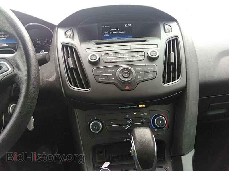 2016 Ford Focus - VIN: 1FADP3E28GL325681 - Photo 4