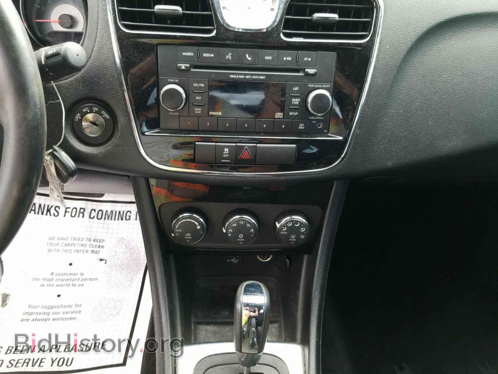 2014 Chrysler 200 - VIN: 1C3CCBBB8EN186755 - Фото 4