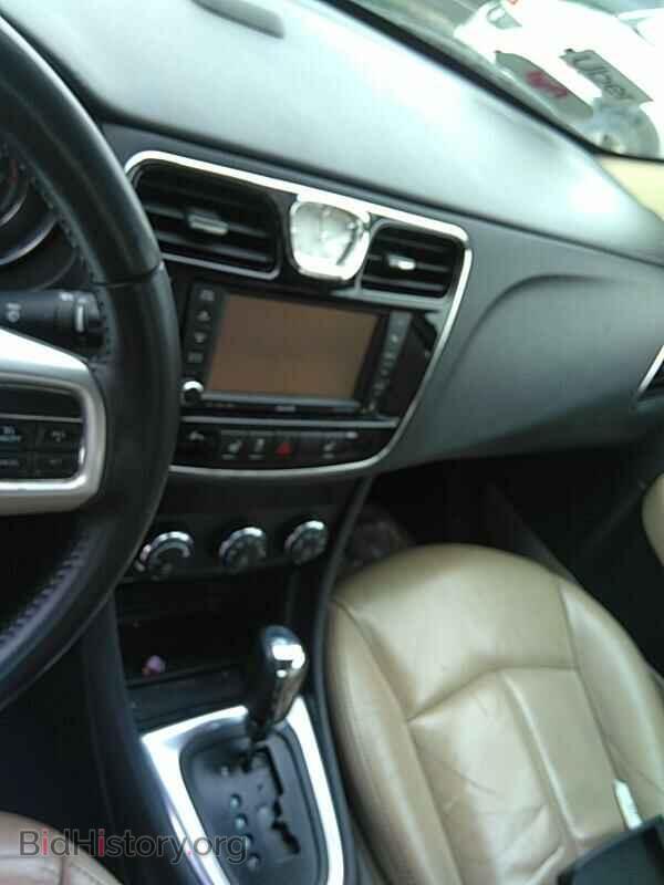 2013 Chrysler 200 - VIN: 1C3CCBCG4DN754637 - Photo 4