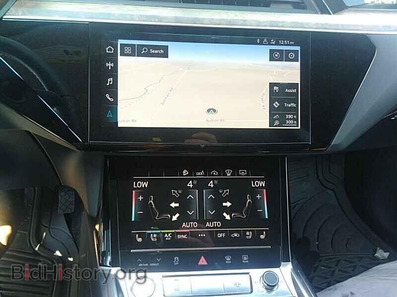 2019 Audi e-tron - VIN: WA1VAAGE6KB009975 - Фото 4