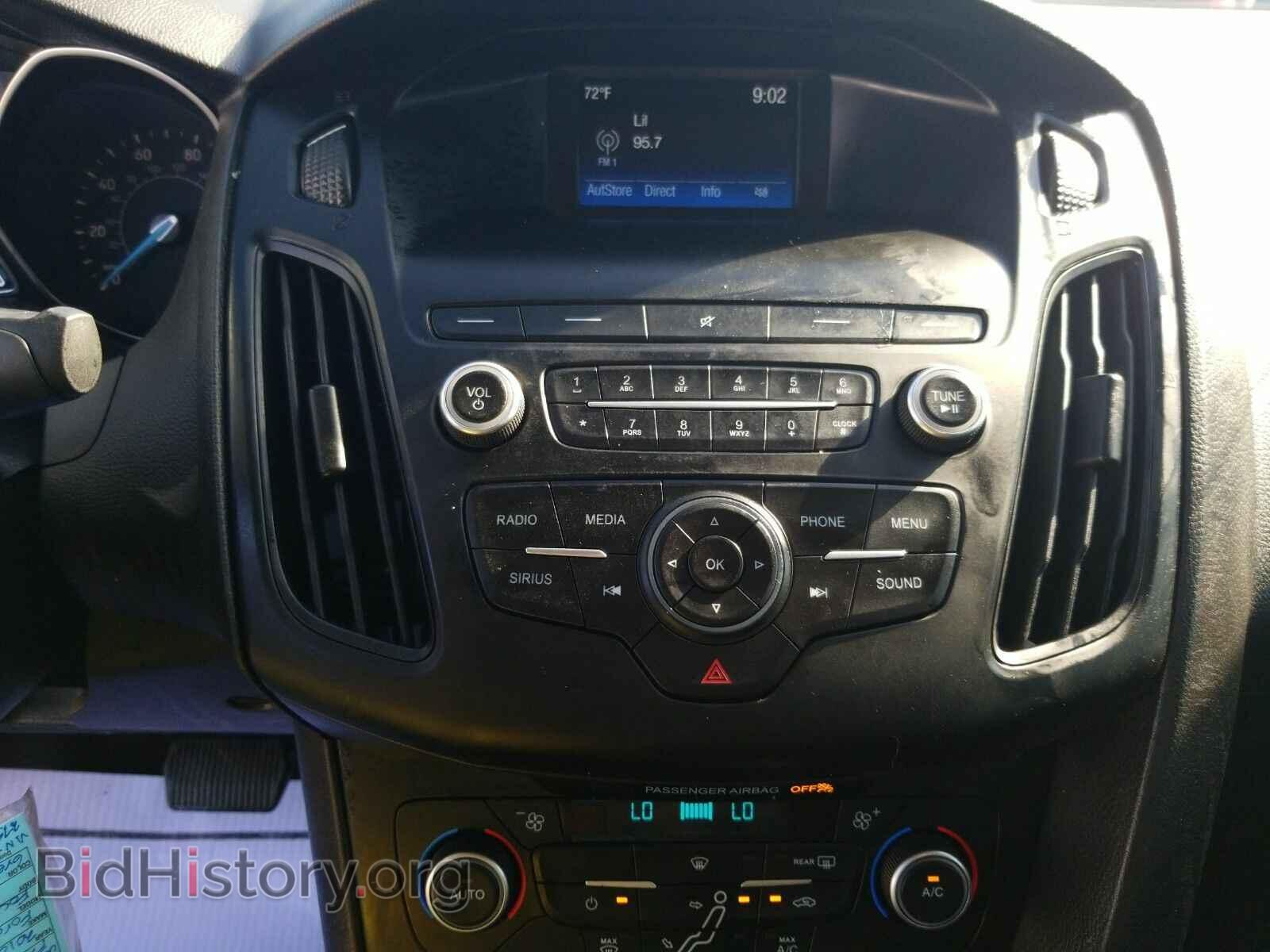 2018 Ford Focus - VIN: 1FADP3FEXJL275589 - Фото 4