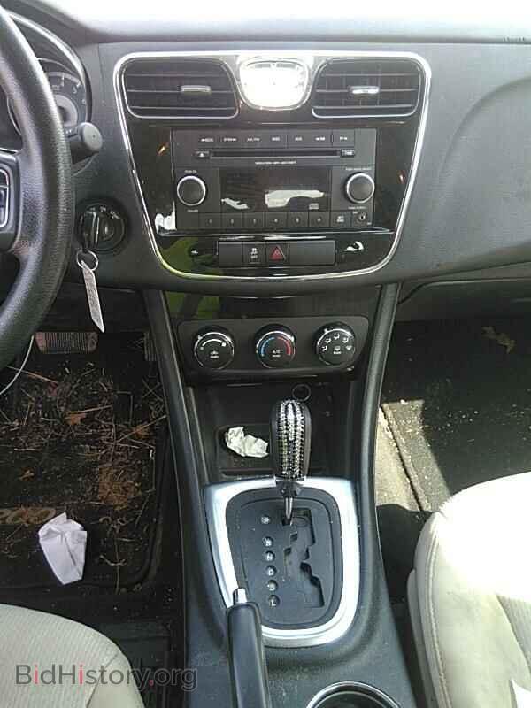 2014 Chrysler 200 - VIN: 1C3CCBAB1EN205471 - Фото 4