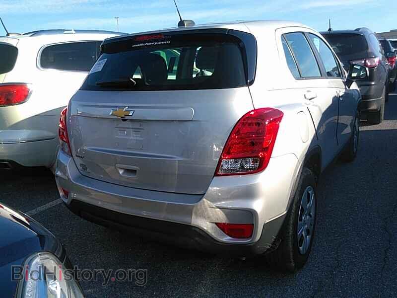 2017 Chevrolet Trax - VIN: 3GNCJKSB3HL232943 - Photo 2