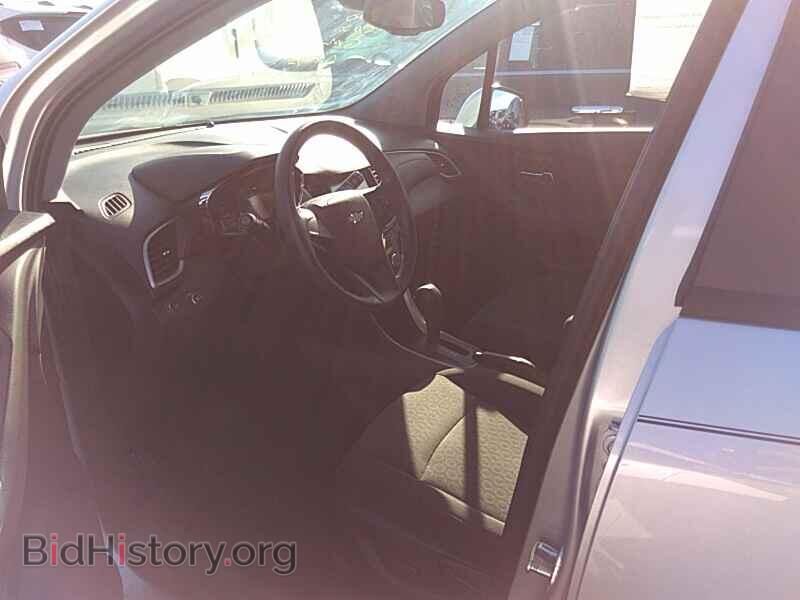 2017 Chevrolet Trax - VIN: 3GNCJKSB3HL232943 - Photo 3