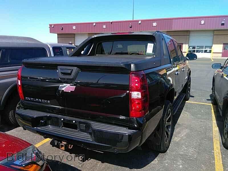 2011 Chevrolet Avalanche - VIN: 3GNTKFE38BG287722 - Фото 2