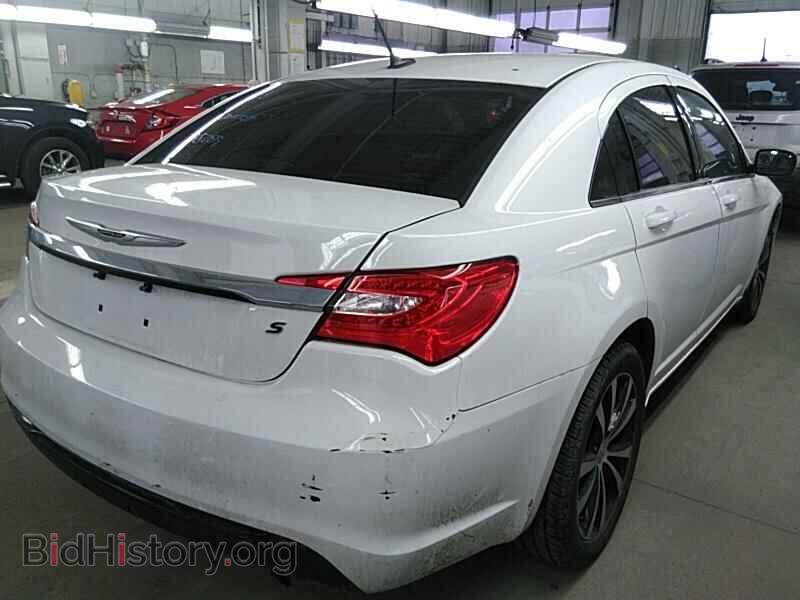 2013 Chrysler 200 - VIN: 1C3CCBBB0DN585089 - Фото 2
