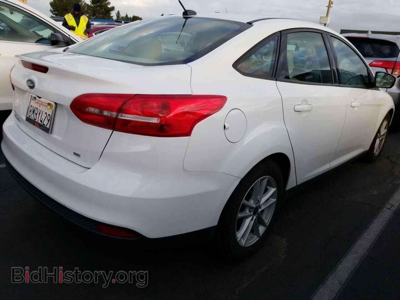2018 Ford Focus - VIN: 1FADP3F21JL237478 - Фото 2