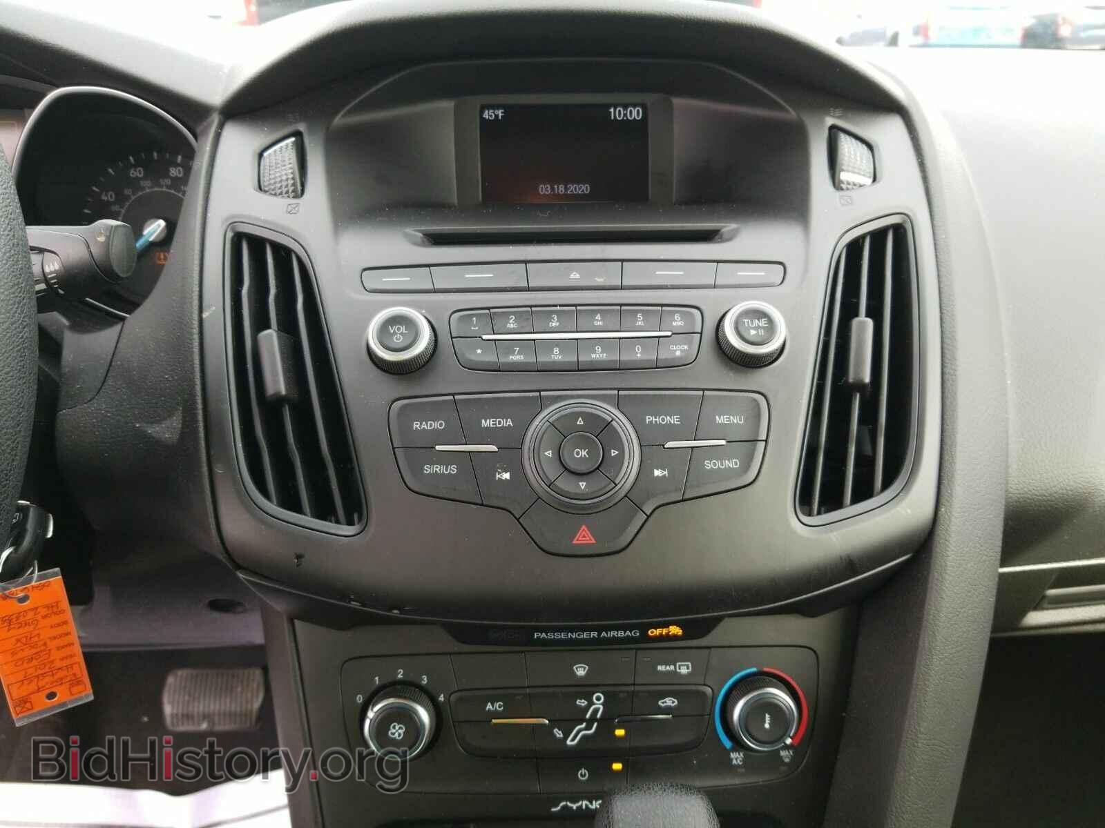 2017 Ford Focus - VIN: 1FADP3F28HL203337 - Photo 4