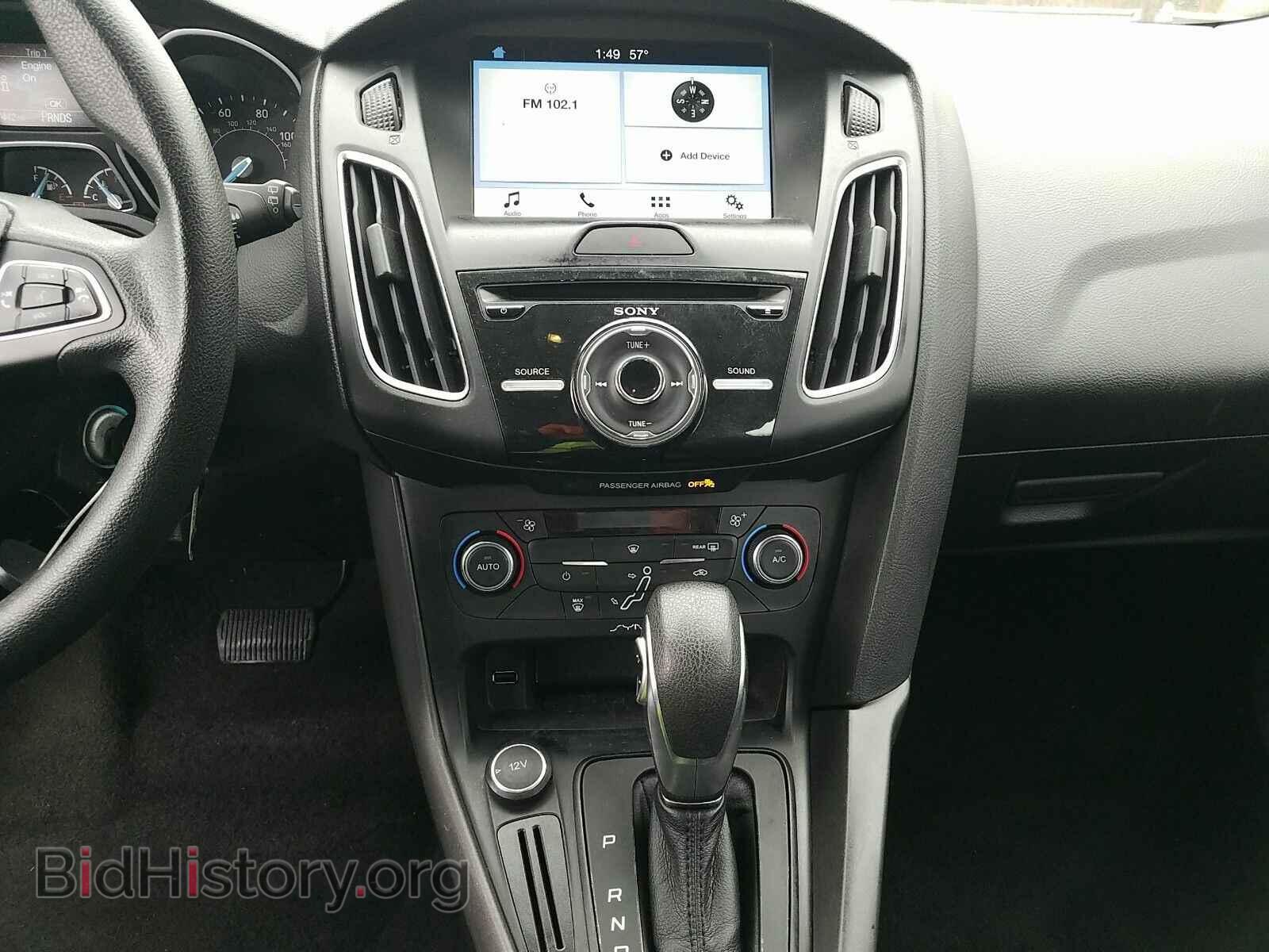2017 Ford Focus - VIN: 1FADP3M26HL264608 - Photo 4