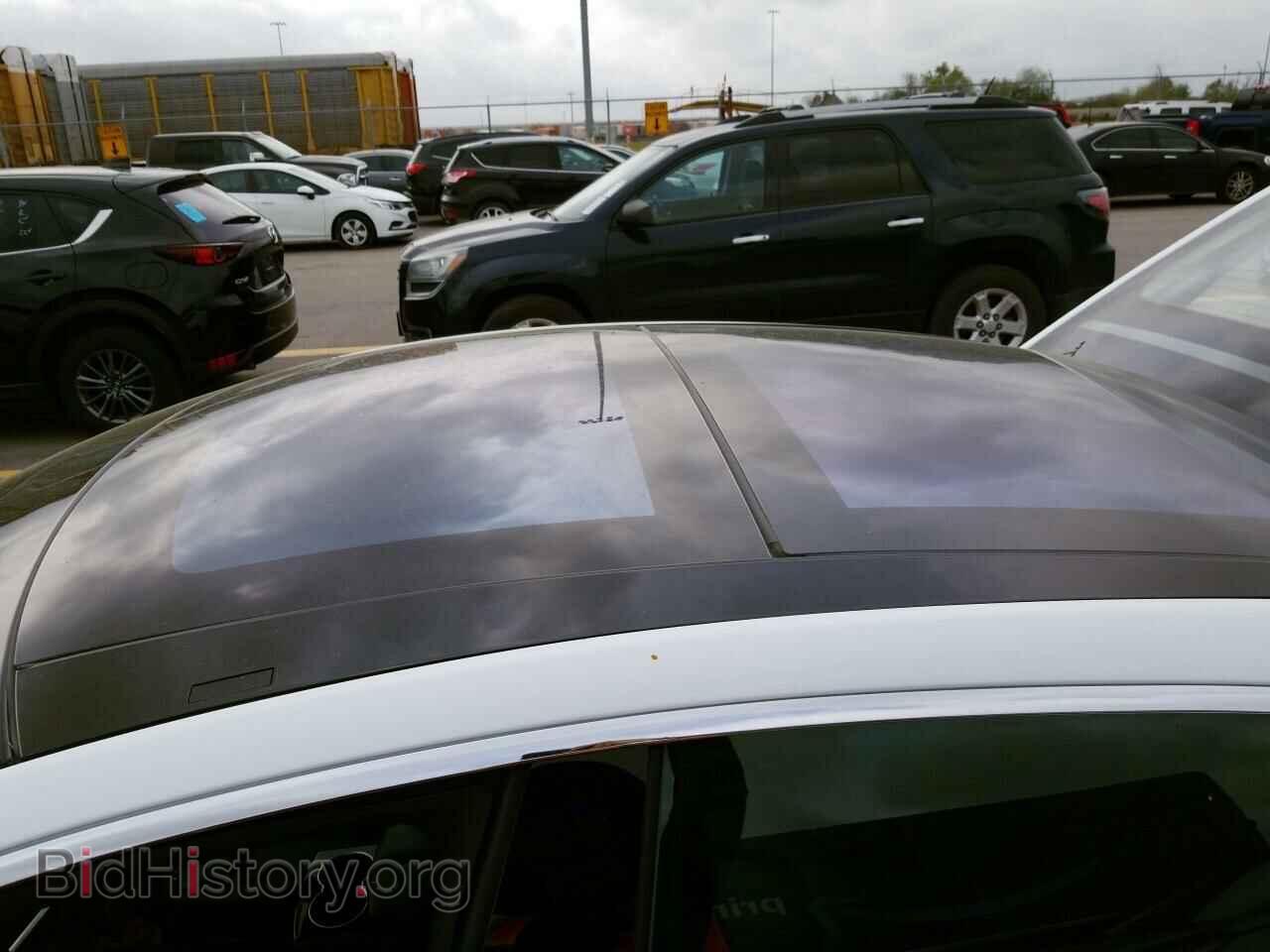 2015 Tesla Model S - VIN: 5YJSA1E28FF102730 - Photo 8