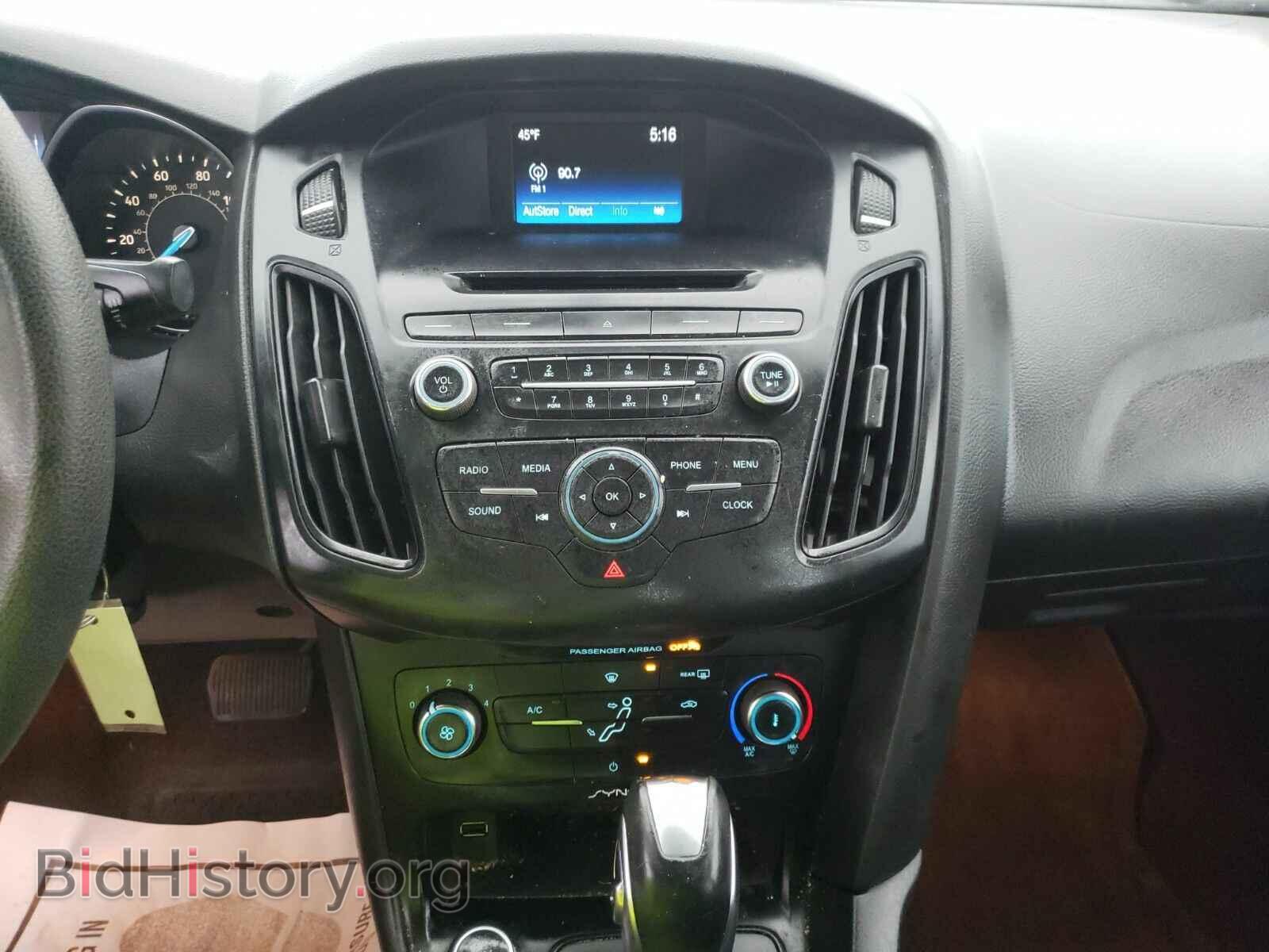 2015 Ford Focus - VIN: 1FADP3F20FL206777 - Photo 4