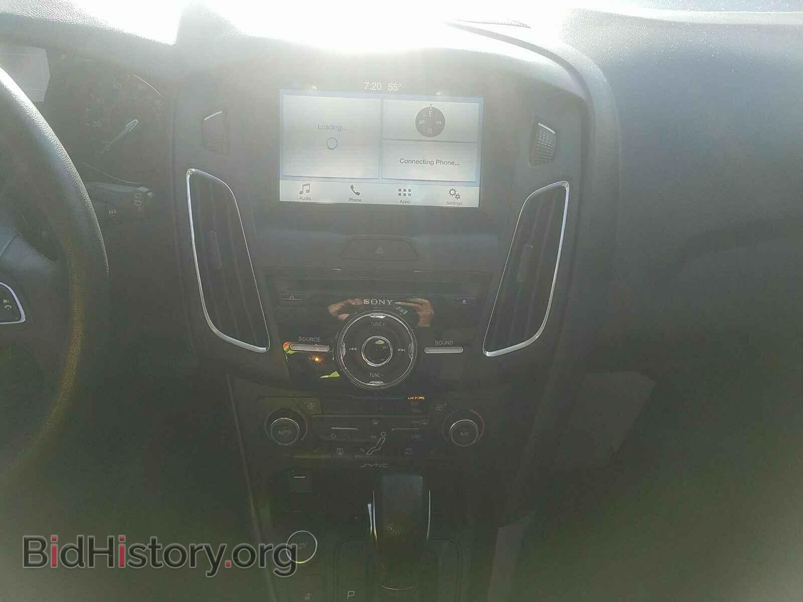 2017 Ford Focus - VIN: 1FADP3M25HL324880 - Photo 4