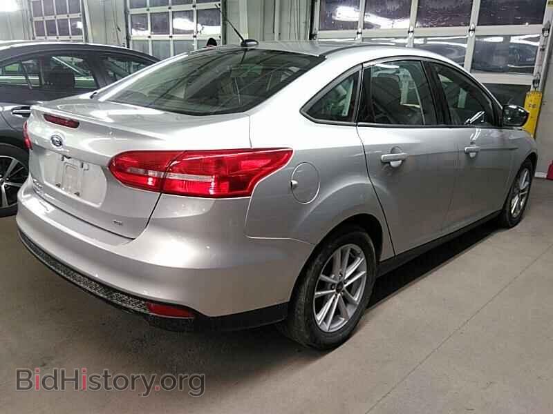 2018 Ford Focus - VIN: 1FADP3F28JL215459 - Фото 2