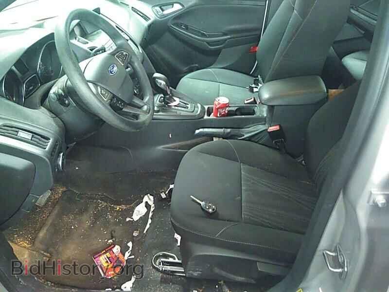 2018 Ford Focus - VIN: 1FADP3F28JL215459 - Фото 3