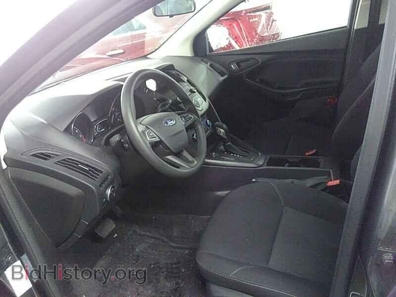 2018 Ford Focus - VIN: 1FADP3E23JL254221 - Фото 3