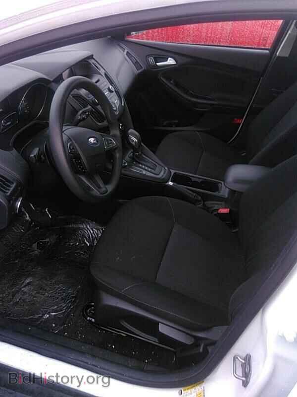 2017 Ford Focus - VIN: 1FADP3F20HL271518 - Фото 3