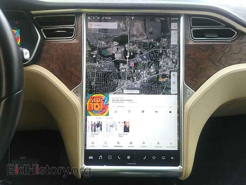 2017 Tesla Model X - VIN: 5YJXCBE23HF035740 - Photo 4