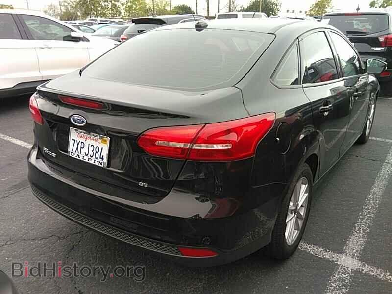 2017 Ford Focus - VIN: 1FADP3F24HL205943 - Фото 2