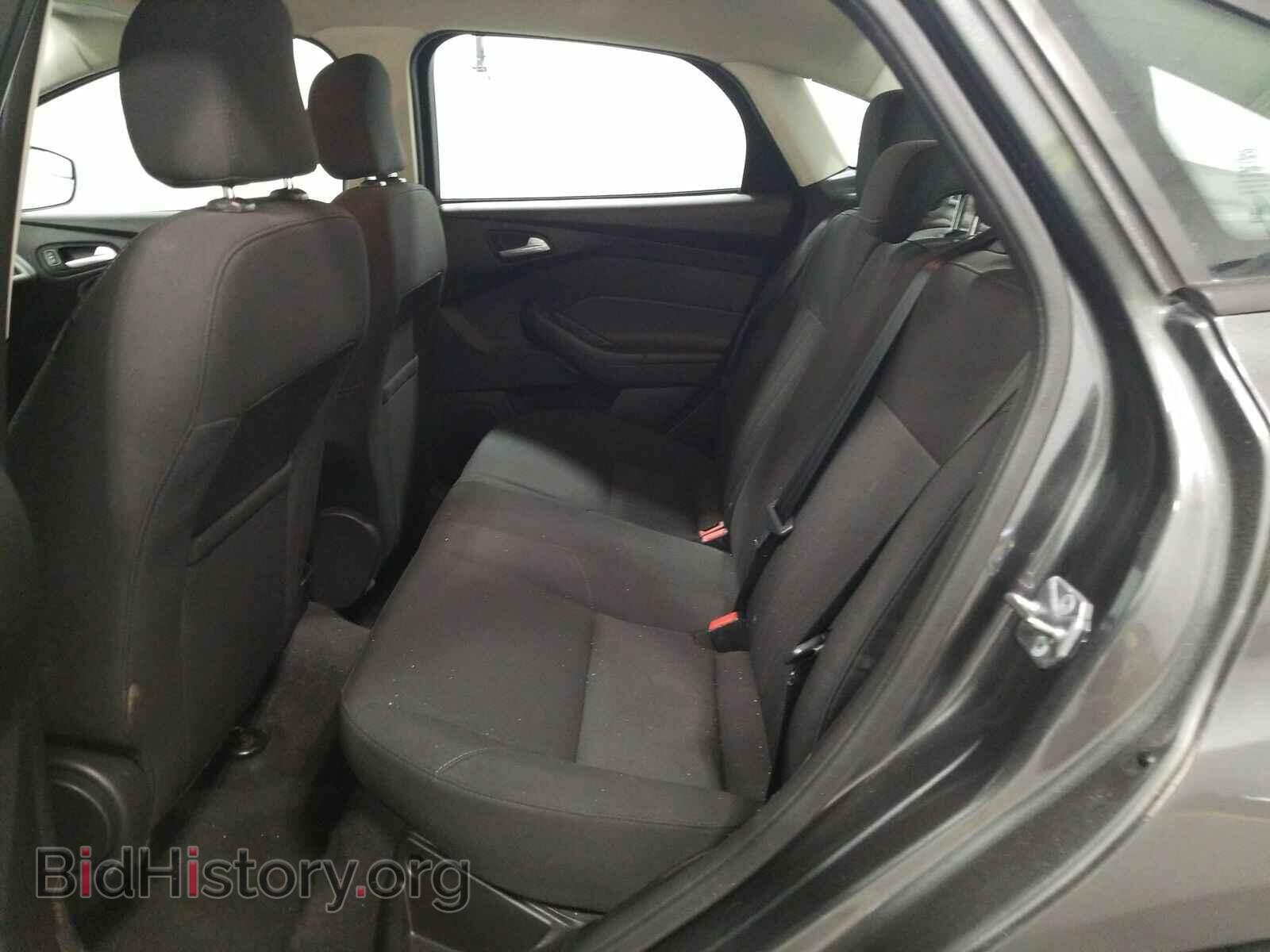 2016 Ford Focus - VIN: 1FADP3F20GL355207 - Photo 13