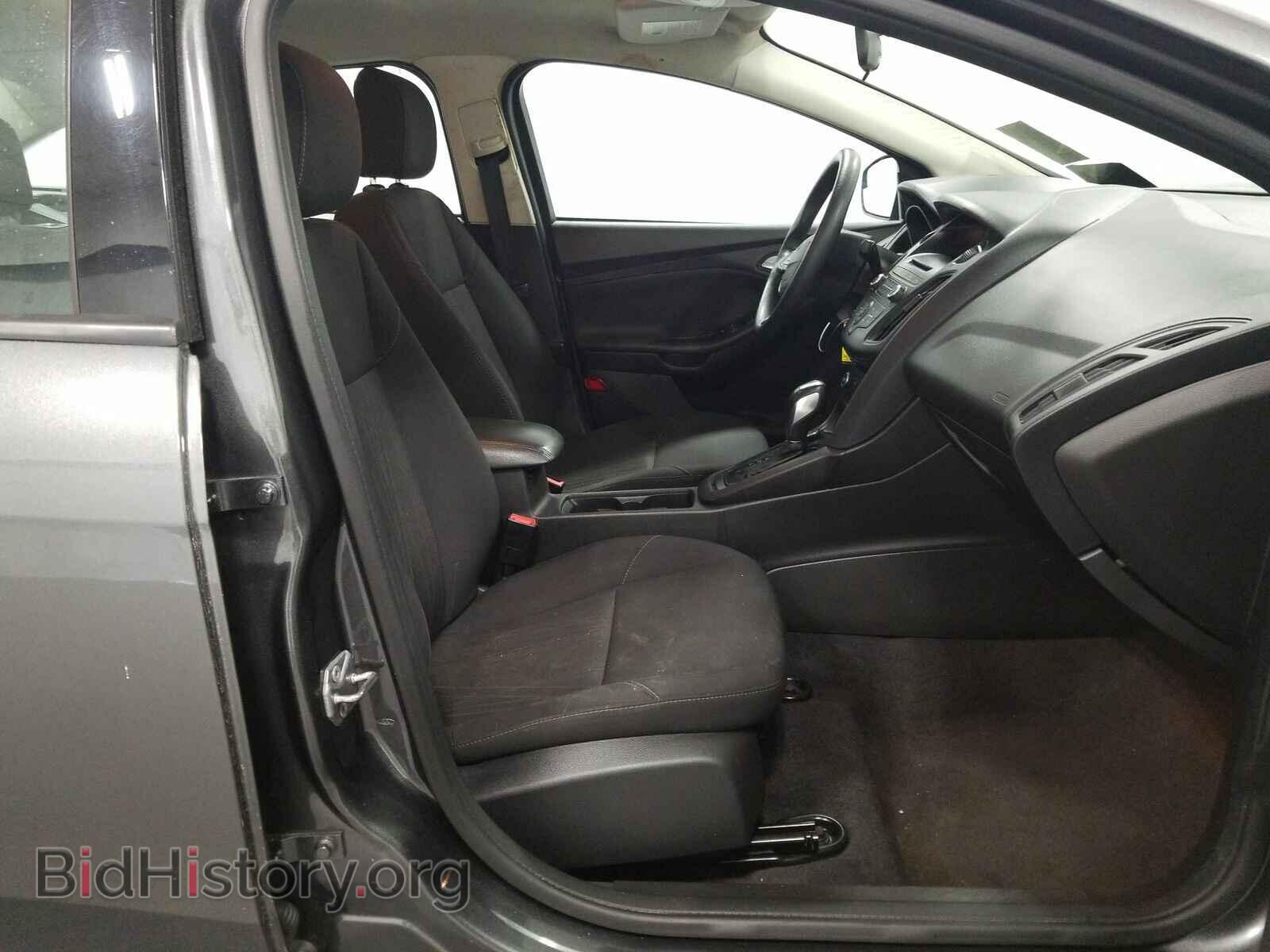 2016 Ford Focus - VIN: 1FADP3F20GL355207 - Photo 8