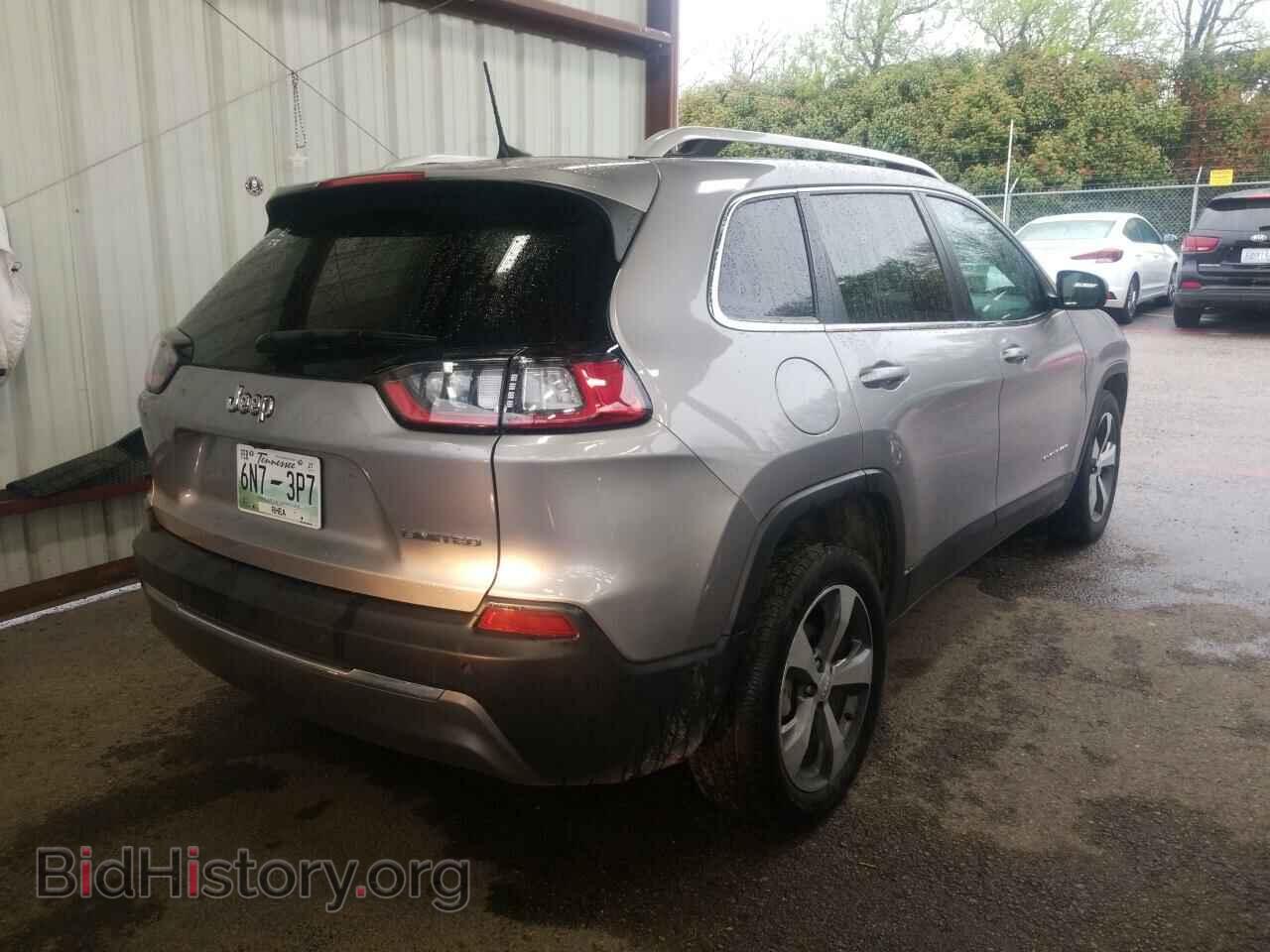 2019 Jeep Cherokee - VIN: 1C4PJLDB2KD392192 - Photo 2