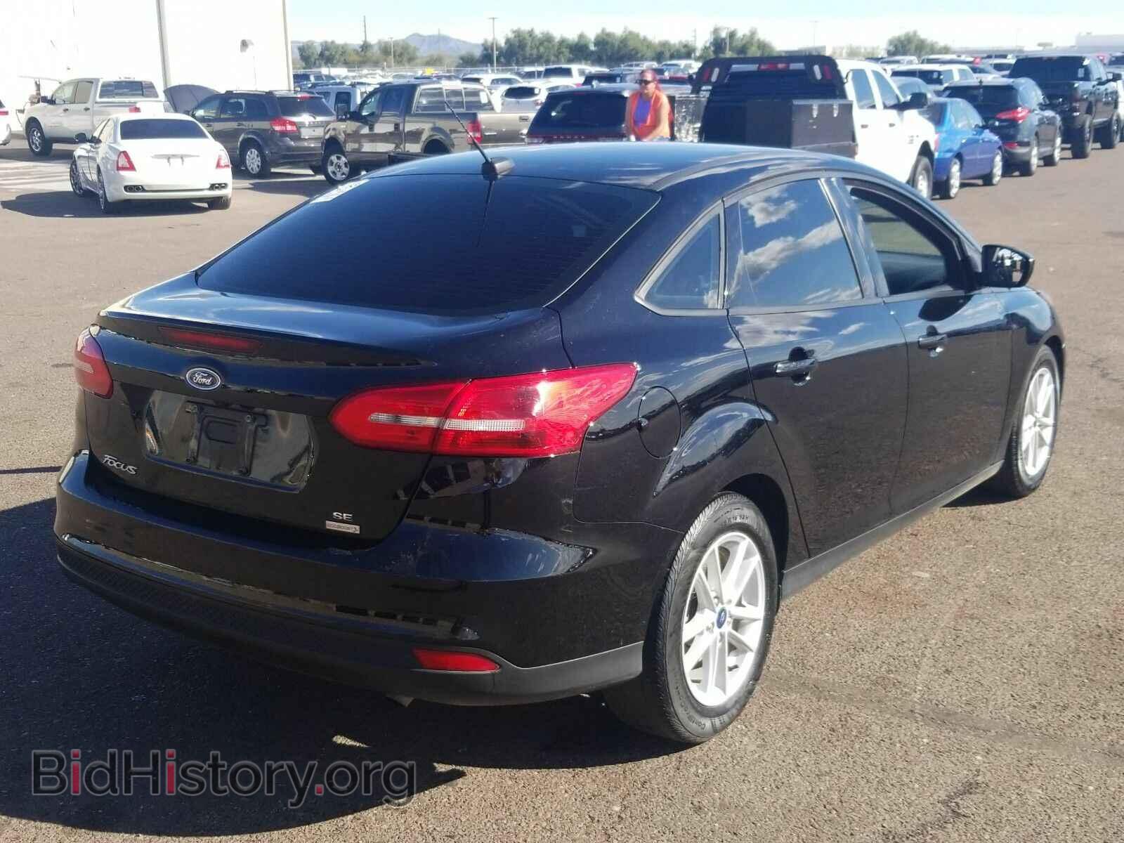 2018 Ford Focus - VIN: 1FADP3FE4JL304312 - Фото 2