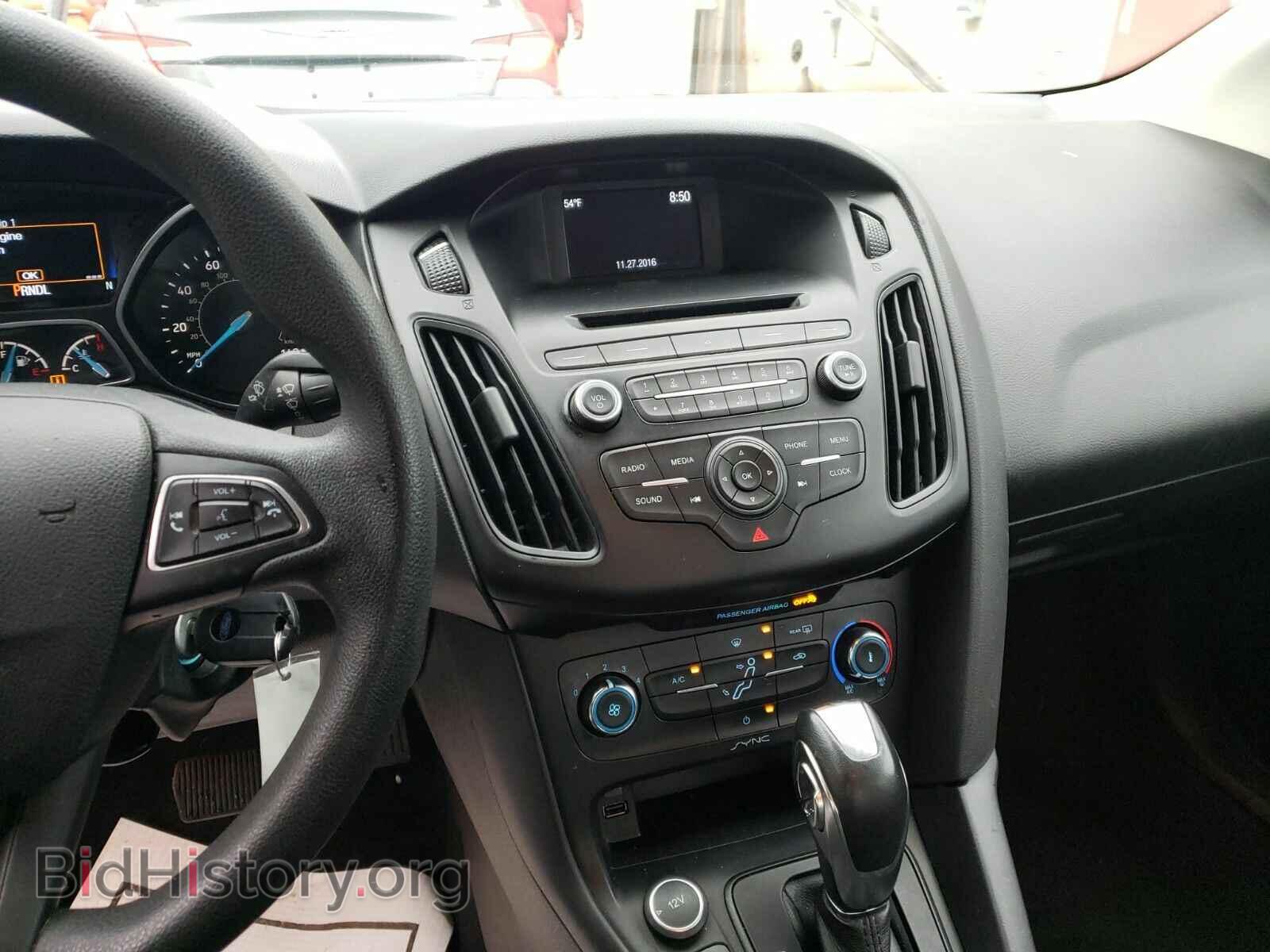 2016 Ford Focus - VIN: 1FADP3F24GL353945 - Photo 4