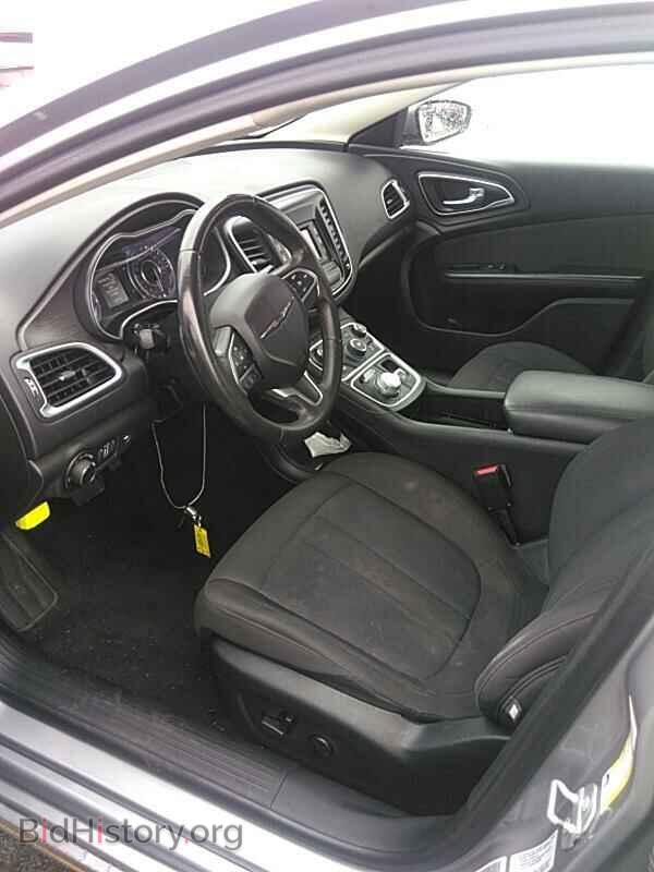 2016 Chrysler 200 - VIN: 1C3CCCAB8GN153166 - Фото 3