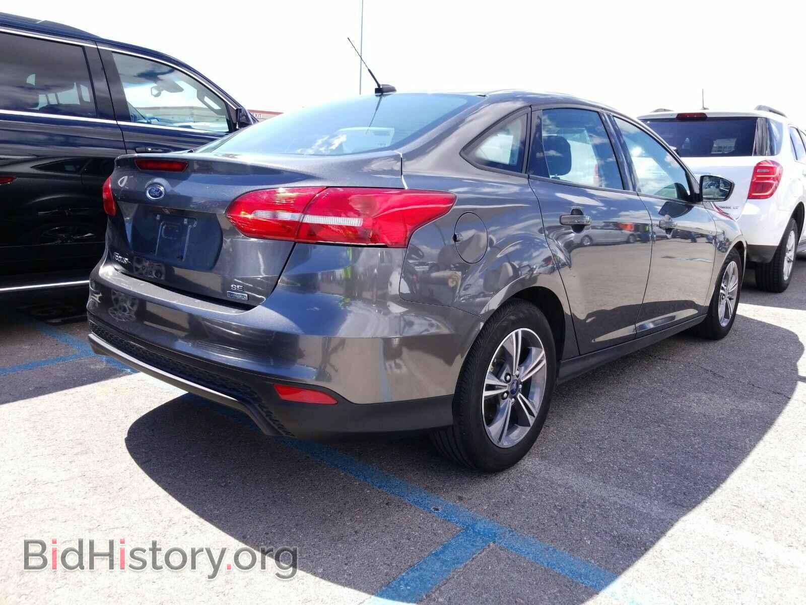 2018 Ford Focus - VIN: 1FADP3FE2JL312943 - Фото 2