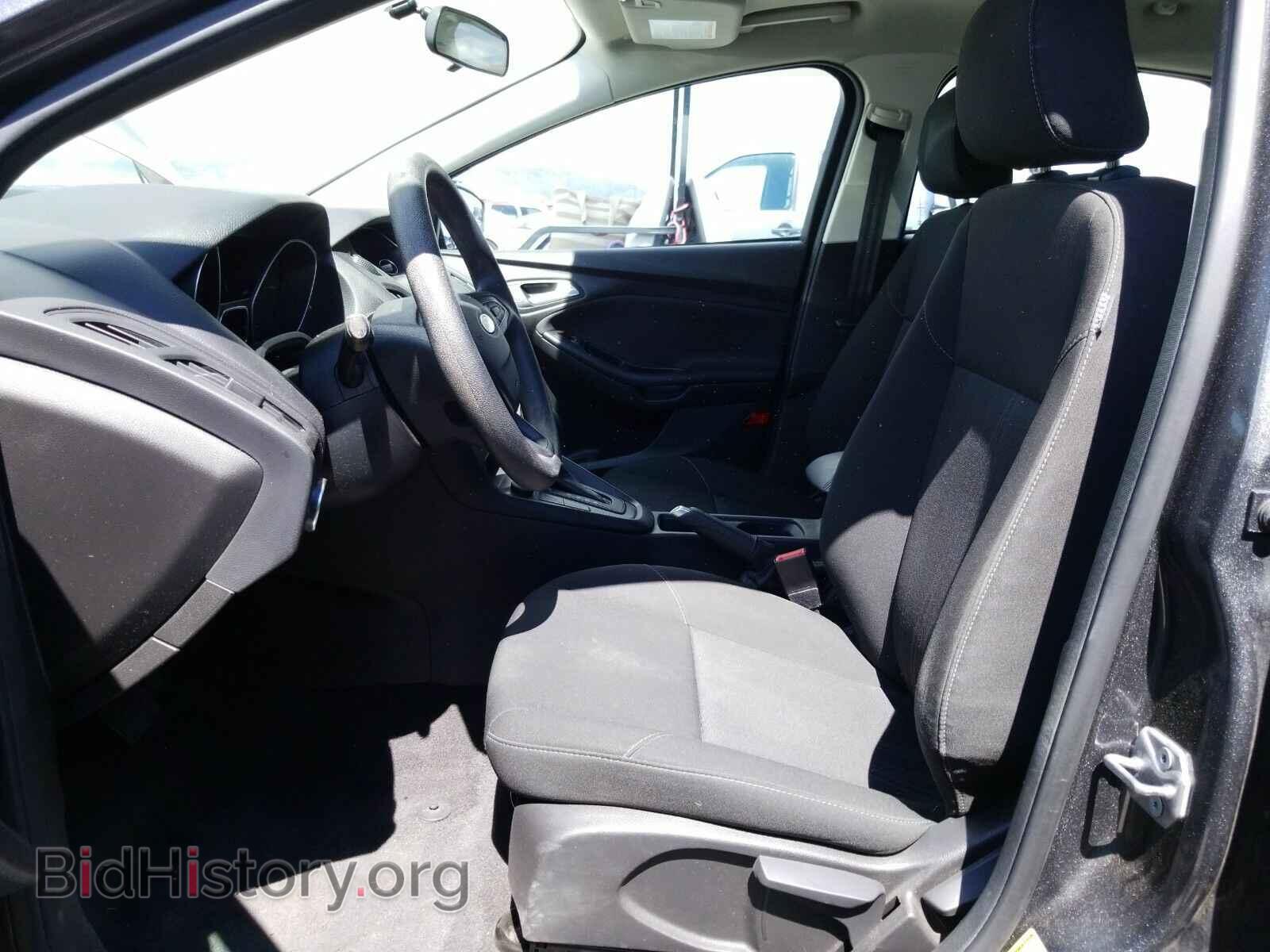 2018 Ford Focus - VIN: 1FADP3FE2JL312943 - Фото 3