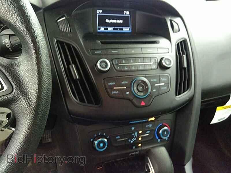 2017 Ford Focus - VIN: 1FADP3F25HL220774 - Photo 4