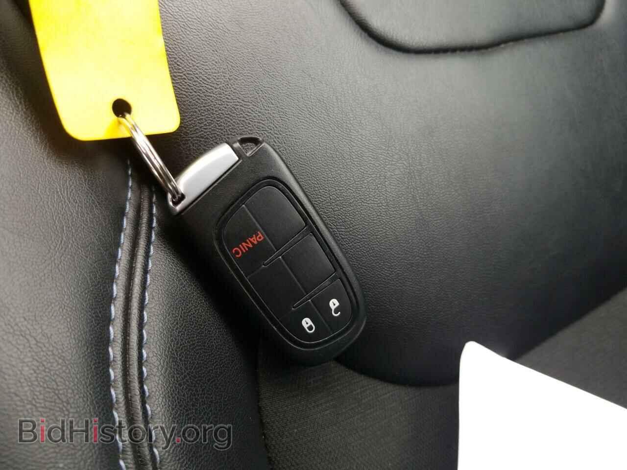 2019 Jeep Cherokee - VIN: 1C4PJLLB0KD274871 - Photo 9