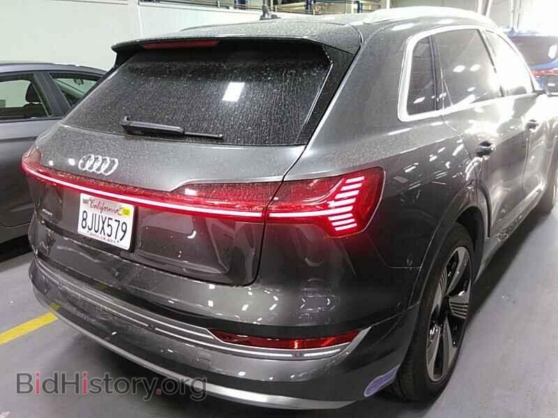 2019 Audi e-tron - VIN: WA1VAAGE1KB006093 - Фото 2